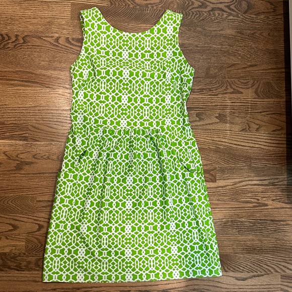 Jude Connally Dresses & Skirts - Jude Connally Lime Green & White Geometric Midi Dress